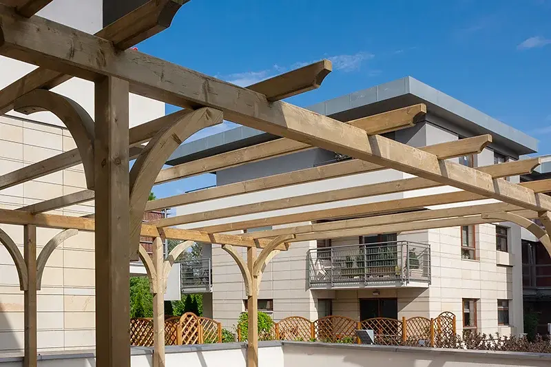 Klasyczna pergola łukowa