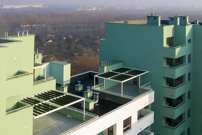 Nowoczesna pergola — montaż na dachu