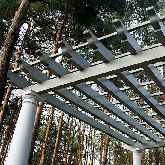 Pergola na wymiar nad tarasem